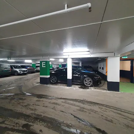 Center 74 Sq Big Apt&central Station& Garage Parking Апартаменты