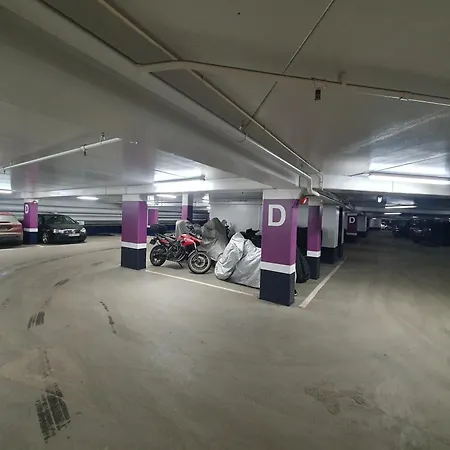 Center Apt&central Station& Garage Parking *